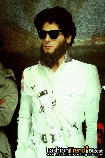 FTD-foto̽ӪJohn Galliano�㳡��̨��սʿ��