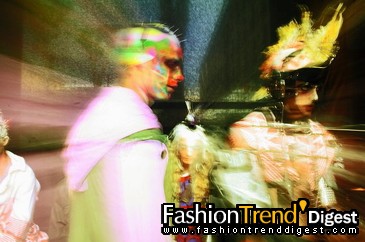 FTD-foto̽ӪJohn Galliano�㳡��̨��սʿ��