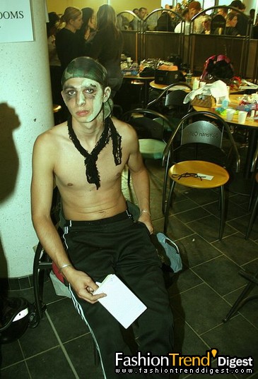 FTD-foto̽ӪJohn Galliano�㳡��̨��սʿ��