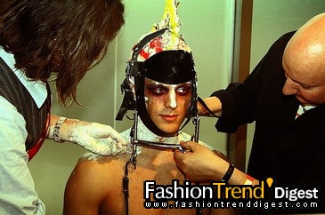 FTD-foto̽ӪJohn Galliano�㳡��̨��սʿ��