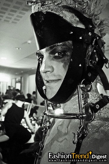 FTD-foto̽ӪJohn Galliano�㳡��̨��սʿ��