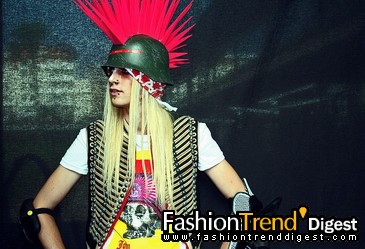 FTD-foto̽ӪJohn Galliano�㳡��̨��սʿ��