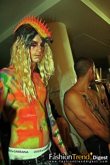 FTD-foto̽ӪJohn Galliano�㳡��̨��սʿ��