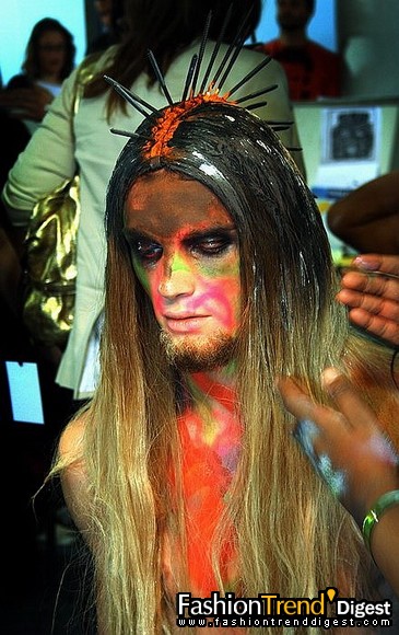 FTD-foto̽ӪJohn Galliano�㳡��̨��սʿ��