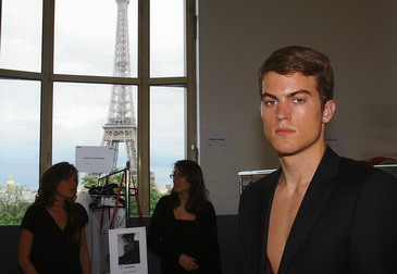 08����Emanuel Ungaro��װ�㳡��̨