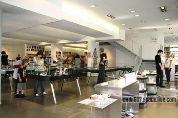 Shopping in Paris��COLETTE