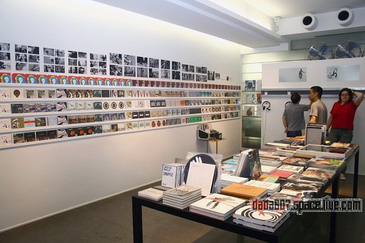 Shopping in Paris��COLETTE