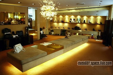 Shopping in Paris�� Maria Luisa