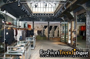 Shopping in Paris��L'Eclaireur