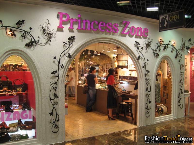 4楼箱包和鞋子，并被划分成不同区域，比如这个是公主区<br>
 