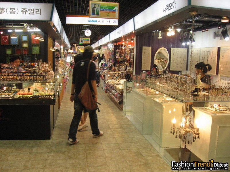 5楼的配件一定会让女生留连忘返，实在东西太多了 