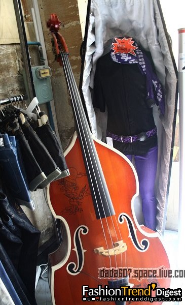 Shopping in Paris��noir kennedy