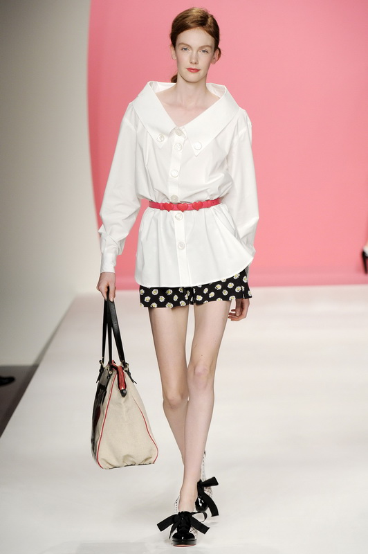 Moschino - Cheap & Chic 10���ĸ���ͼƬ