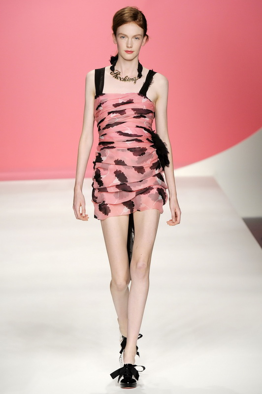 Moschino - Cheap & Chic 10���ĸ���ͼƬ