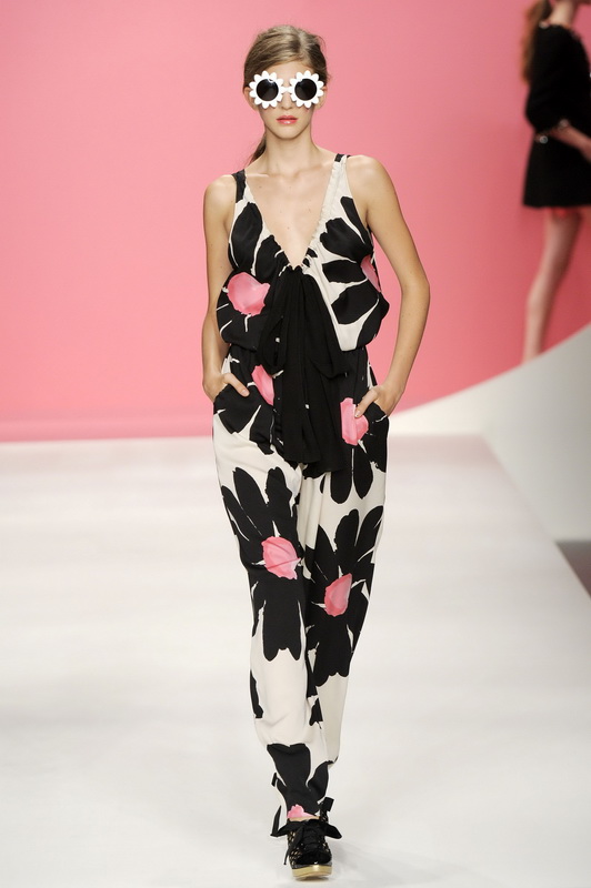 Moschino - Cheap & Chic 10���ĸ���ͼƬ