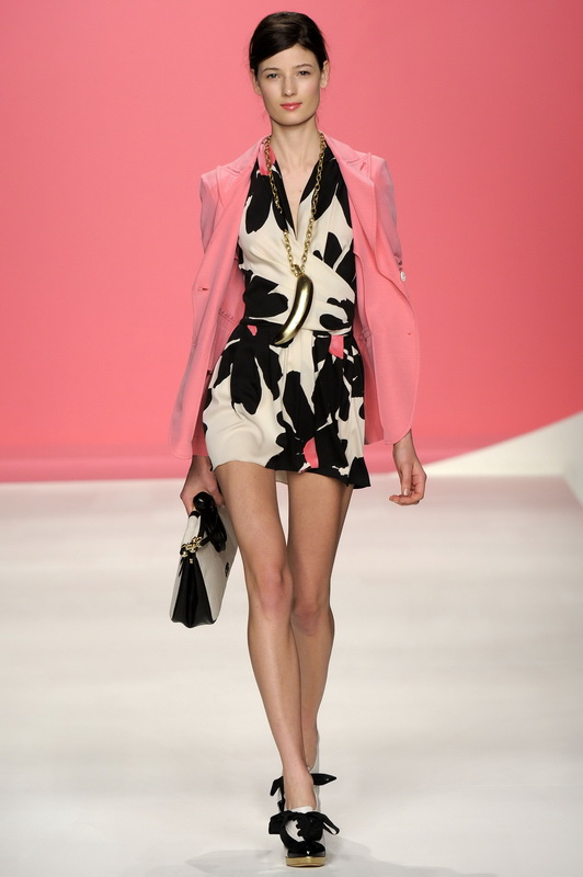 Moschino - Cheap & Chic 10���ĸ���ͼƬ