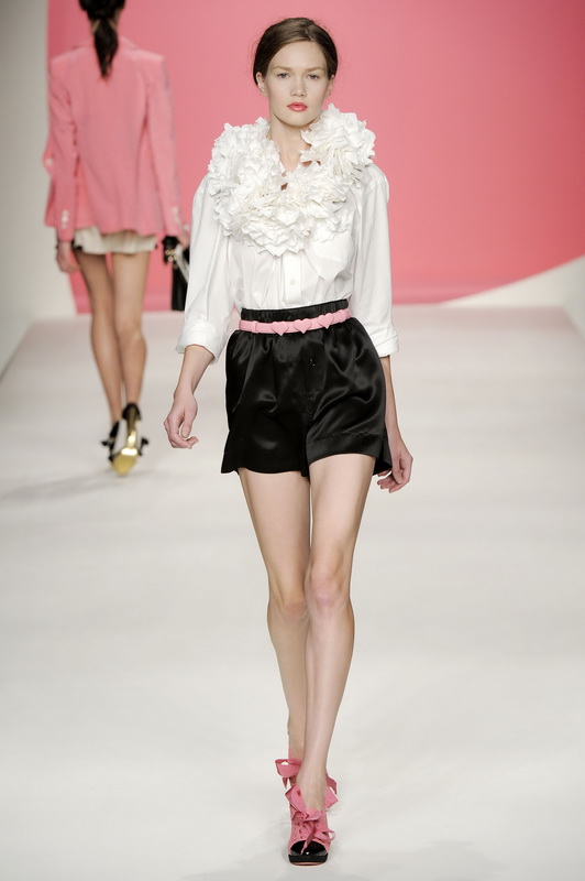 Moschino - Cheap & Chic 10���ĸ���ͼƬ