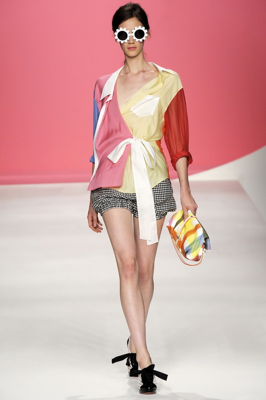 Moschino - Cheap & Chic 10���ĸ���ͼƬ