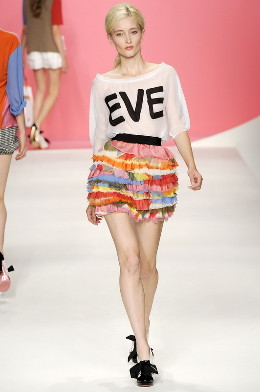 Moschino - Cheap & Chic 10���ĸ���ͼƬ