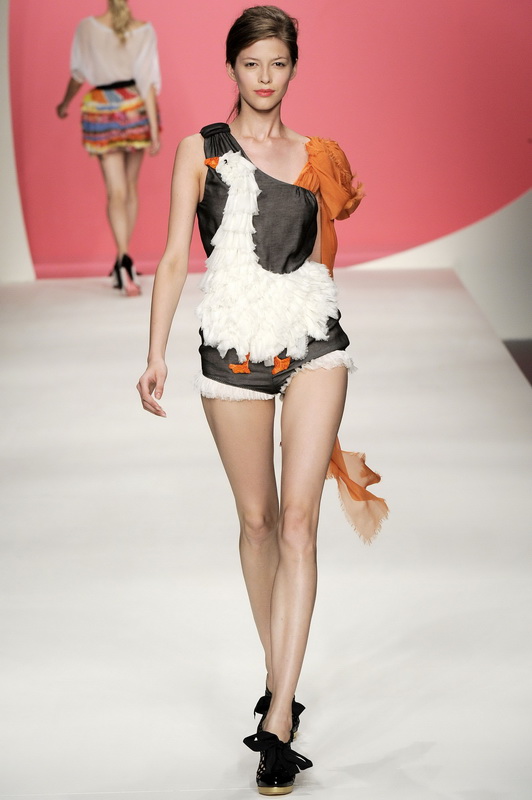 Moschino - Cheap & Chic 10���ĸ���ͼƬ