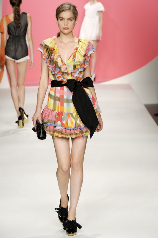 Moschino - Cheap & Chic 10���ĸ���ͼƬ
