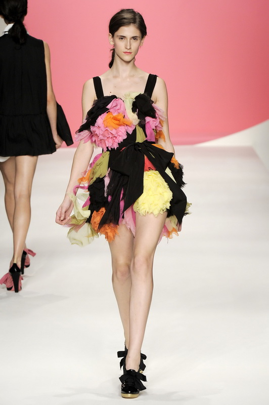 Moschino - Cheap & Chic 10���ĸ���ͼƬ