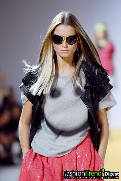 Moschino - Cheap & Chic 08���ĸ���ͼƬ