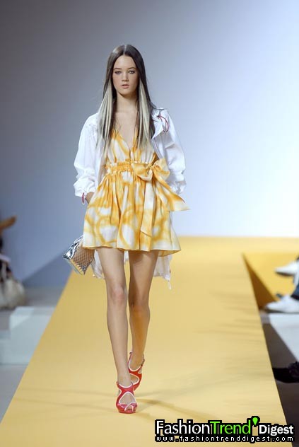 Moschino - Cheap & Chic 08���ĸ���ͼƬ