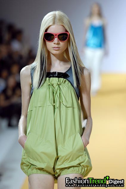 Moschino - Cheap & Chic 08���ĸ���ͼƬ