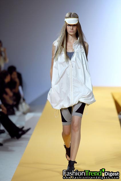 Moschino - Cheap & Chic 08���ĸ���ͼƬ