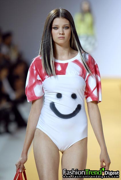 Moschino - Cheap & Chic 08���ĸ���ͼƬ