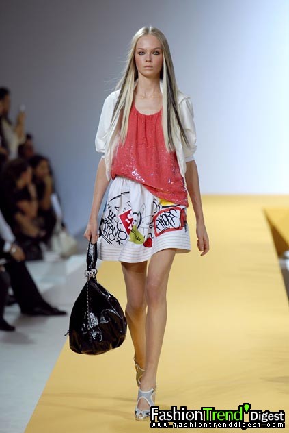 Moschino - Cheap & Chic 08���ĸ���ͼƬ