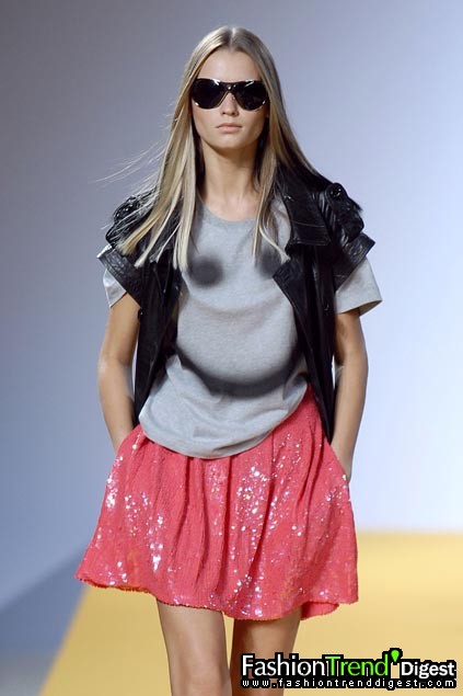 Moschino - Cheap & Chic 08���ĸ���ͼƬ