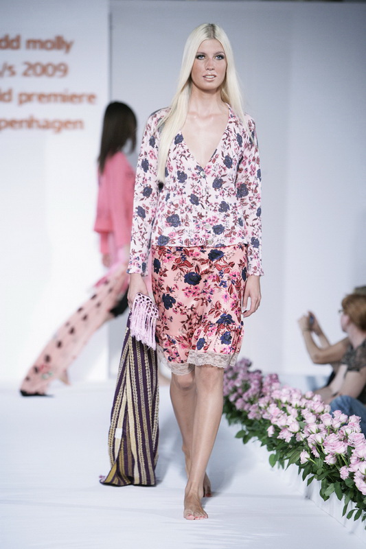 ���� Odd Molly 09���ĸ���ͼƬ