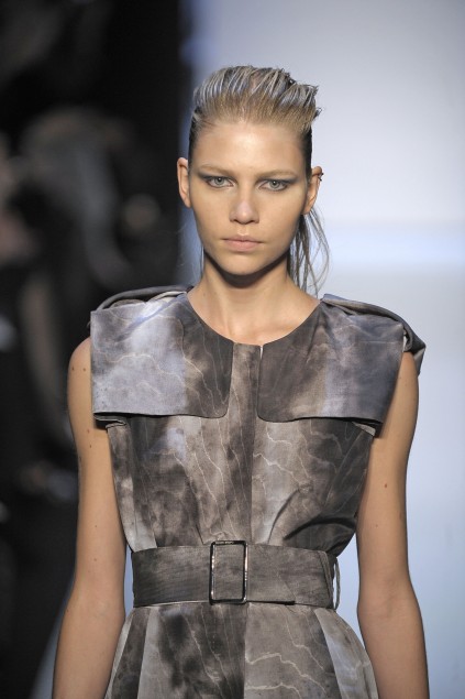 Costume National 09���ĸ���ͼƬ