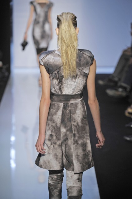 Costume National 09���ĸ���ͼƬ